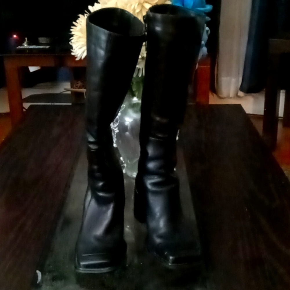 Women boots size 7.5 black